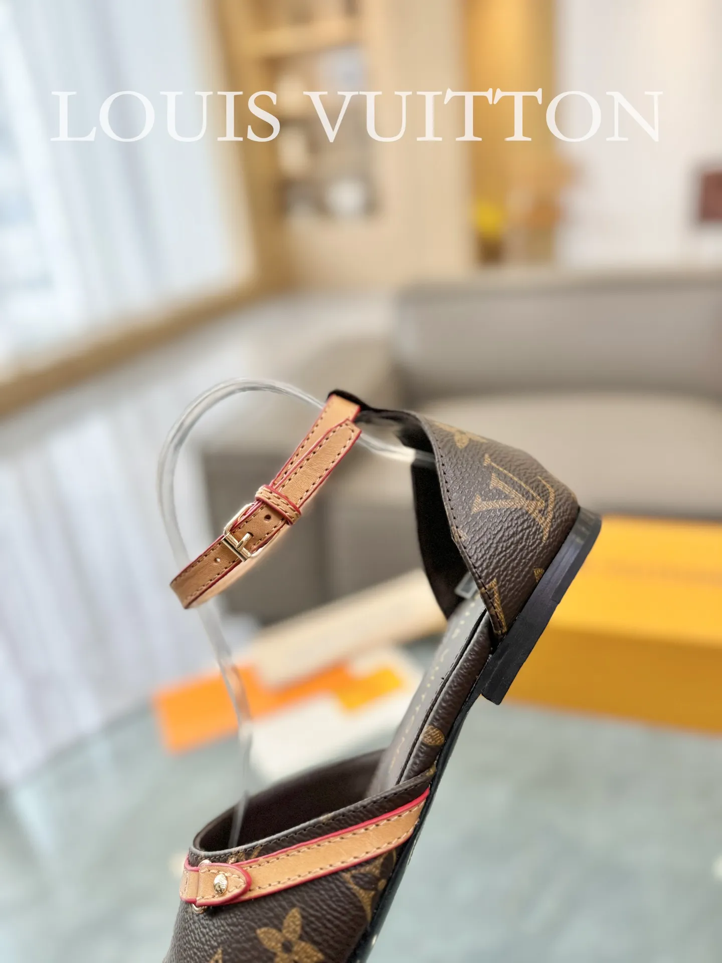 👟👟Ex-factory price 620👟👟 👟👟The top version of LV Lujia 24/denim jeans are so beautiful. I rarely make Lv family items, but I really can’t refuse this pair of kittens! I purchased the original version and developed it with care. The heels are custom molded. The brown leather with presbyopic denim is so brilliant! The perfect kitten heel, which is just right, is high-end, classic, sexy and comfortable. It is a must-have item that can give you full marks as a summer shoe! Sandals 5cm and 9cm/hollow sandals/ballet shoes 🔜3 items ✅Upper: Denim denim ✅Inner: original customized cowhide ✅Outsole: Italian genuine leather outsole ✅Number of yards: 35-41 (40.41 customization is not returnable) ✅Packaging: full set of exquisite packaging